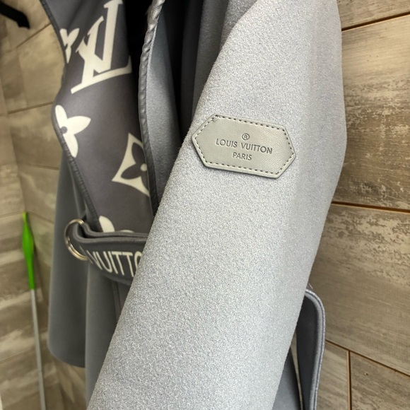Louis Vuitton Belted Double Face Hooded Wrap Coat - Picture 7 of 14